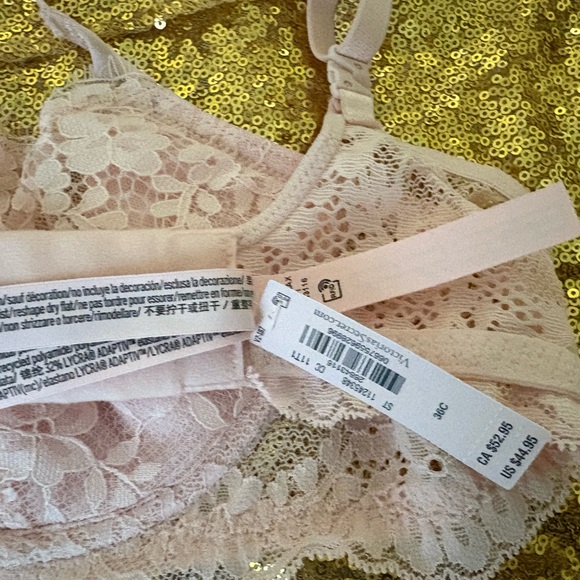 NWT VICTORIA’S SECRET DREAM ANGELS
Wicked Unlined Lace Balconette Bra - Picture 7 of 8